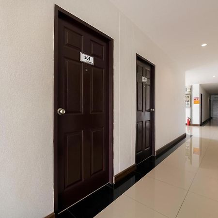 Oyo 350 Mae Saeng Place Сі-Рача Екстер'єр фото