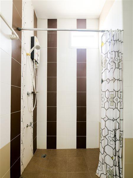 Oyo 350 Mae Saeng Place Сі-Рача Екстер'єр фото