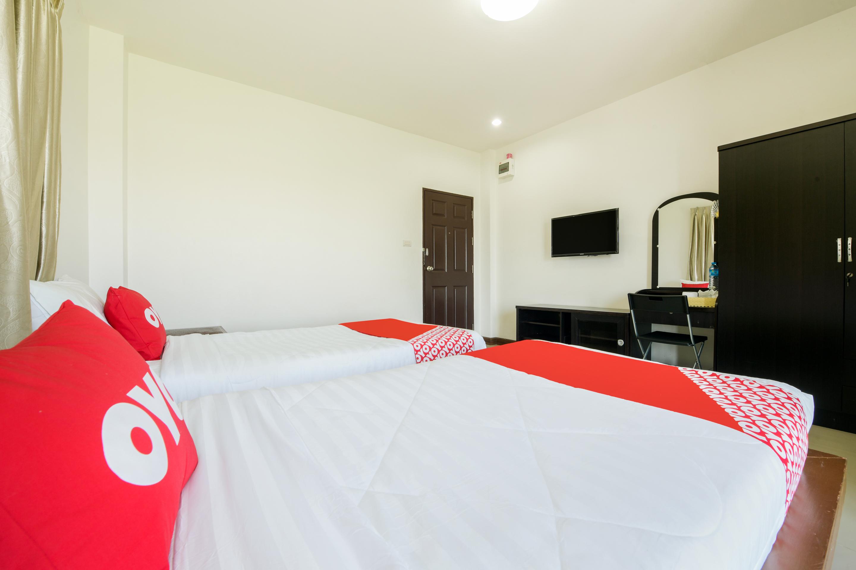 Oyo 350 Mae Saeng Place Сі-Рача Екстер'єр фото