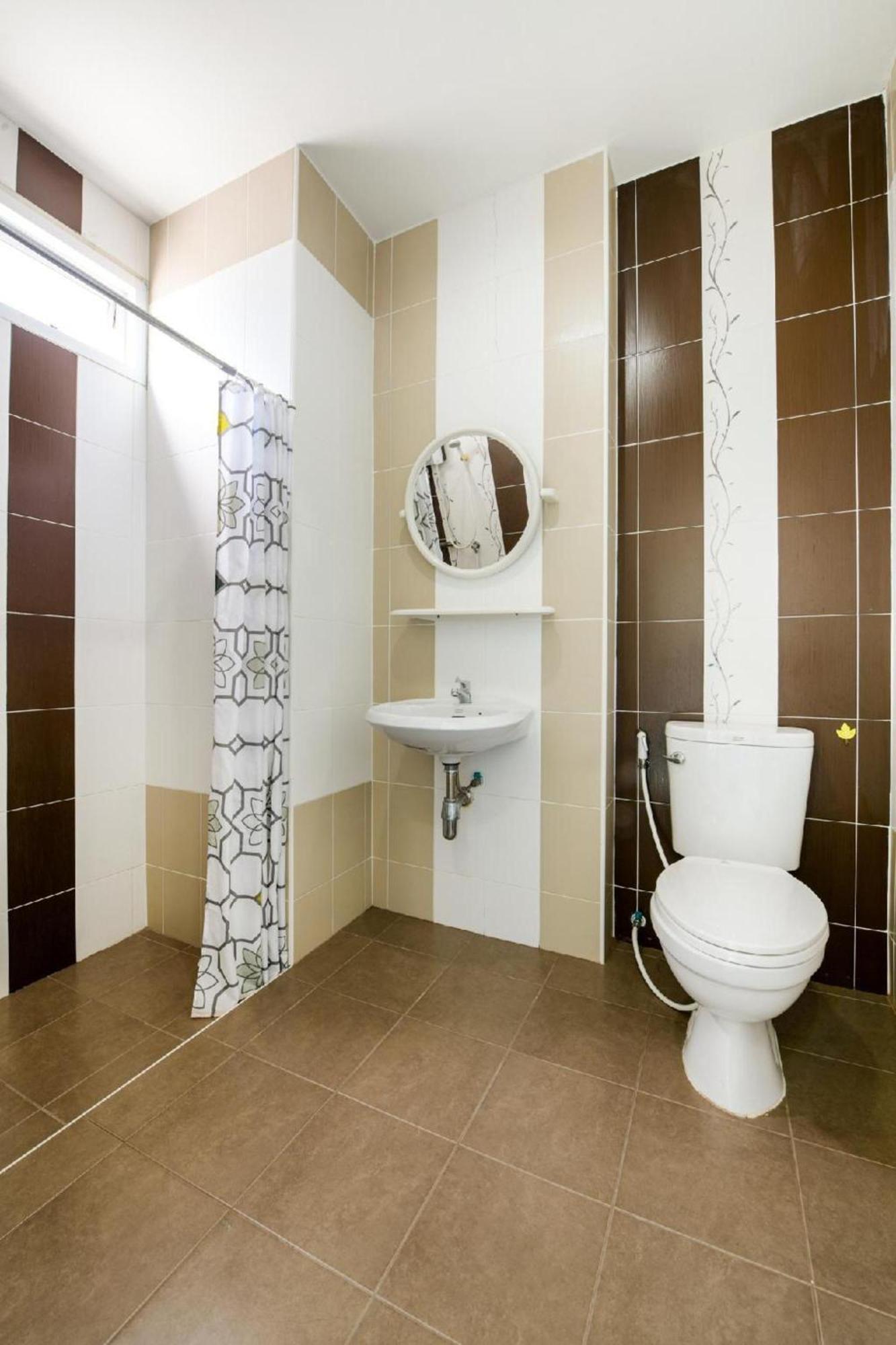 Oyo 350 Mae Saeng Place Сі-Рача Екстер'єр фото